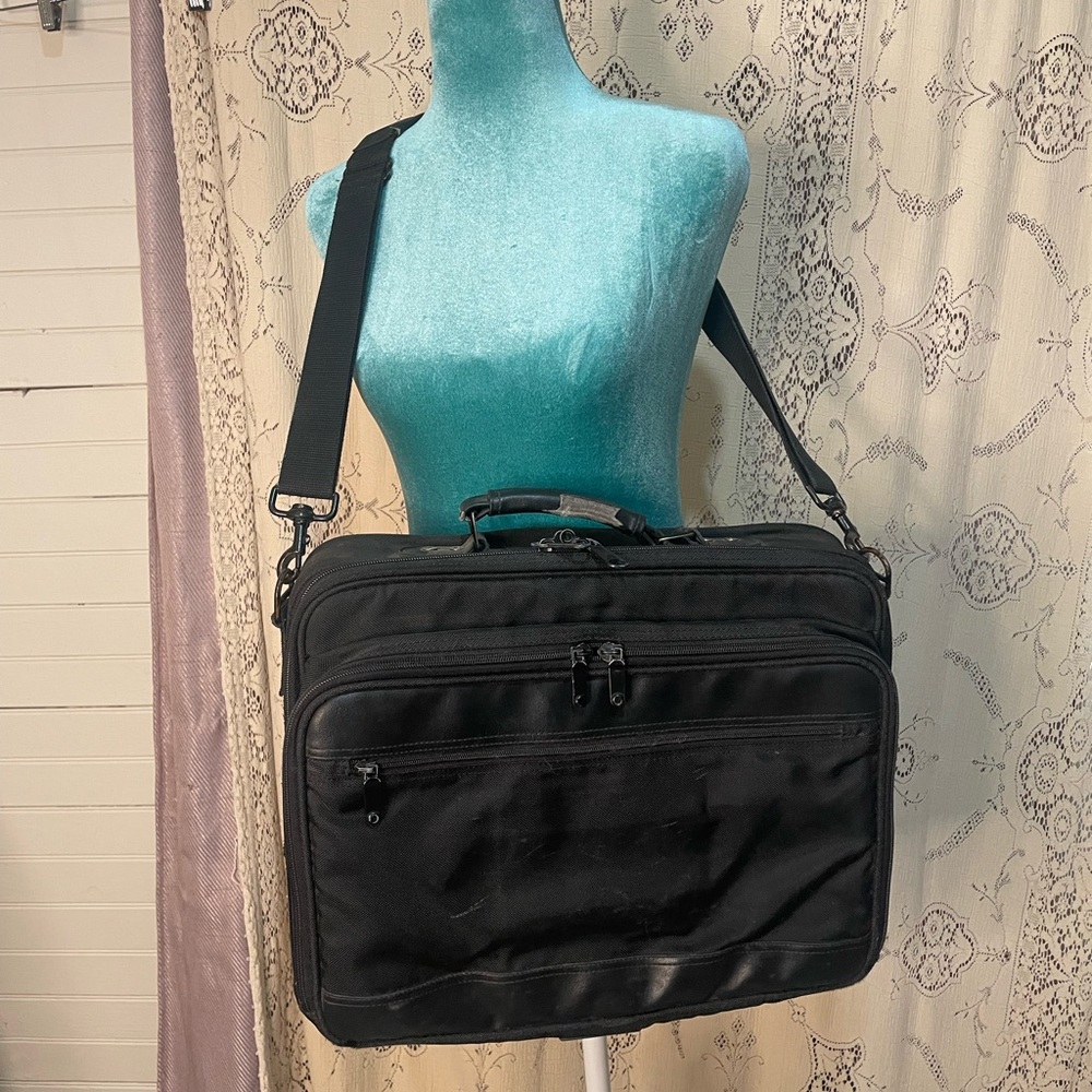 Port: vintage computer bag